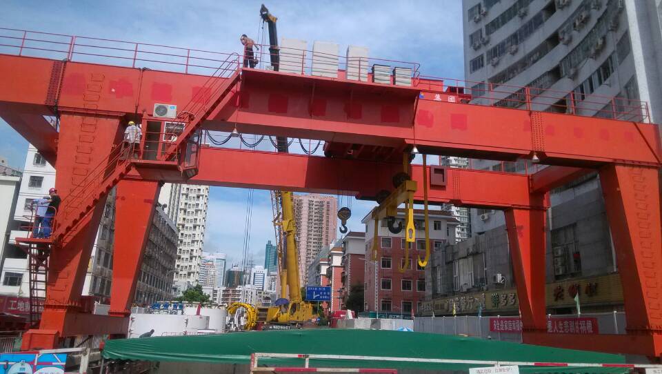 地鐵門(mén)式起重機